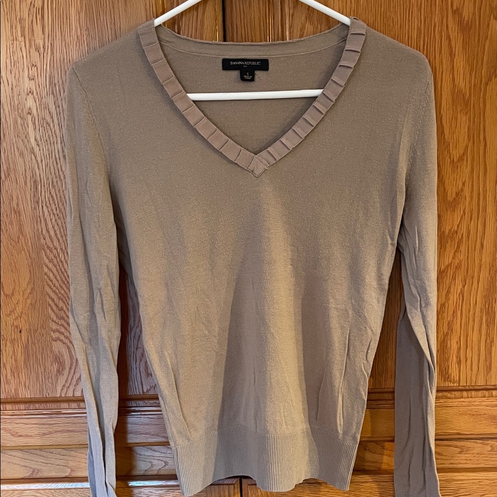 Banana Republic Taupe V-Neck Sweater for Women